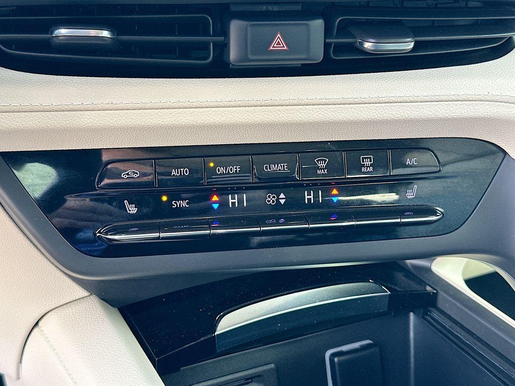 used 2022 Buick Envision car, priced at $21,400