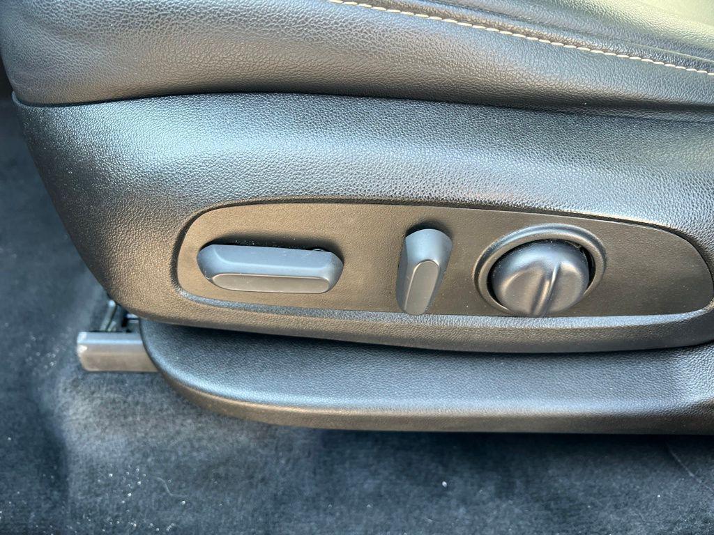 used 2022 Chevrolet Traverse car, priced at $24,995