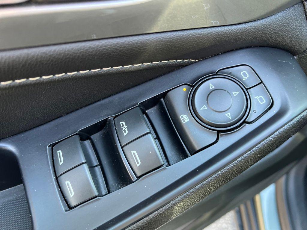 used 2022 Chevrolet Traverse car, priced at $24,995