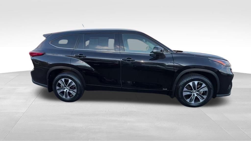 used 2022 Toyota Highlander Hybrid car, priced at $37,495