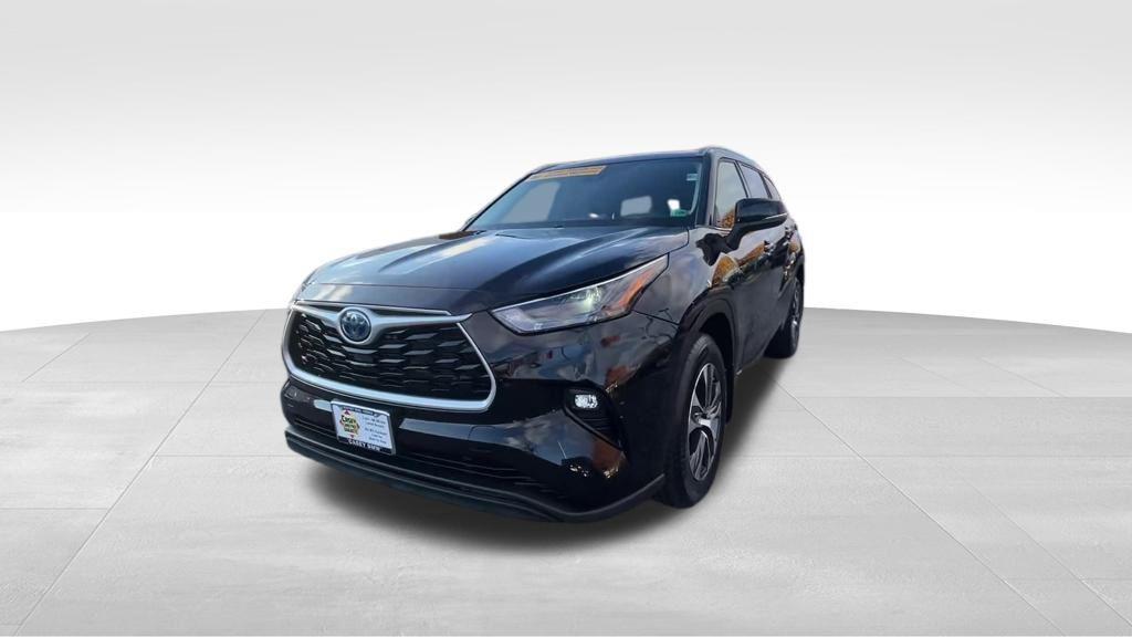 used 2022 Toyota Highlander Hybrid car, priced at $37,495