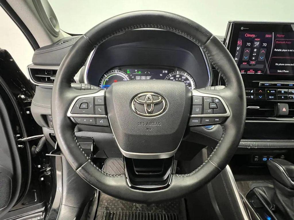 used 2022 Toyota Highlander Hybrid car, priced at $32,900