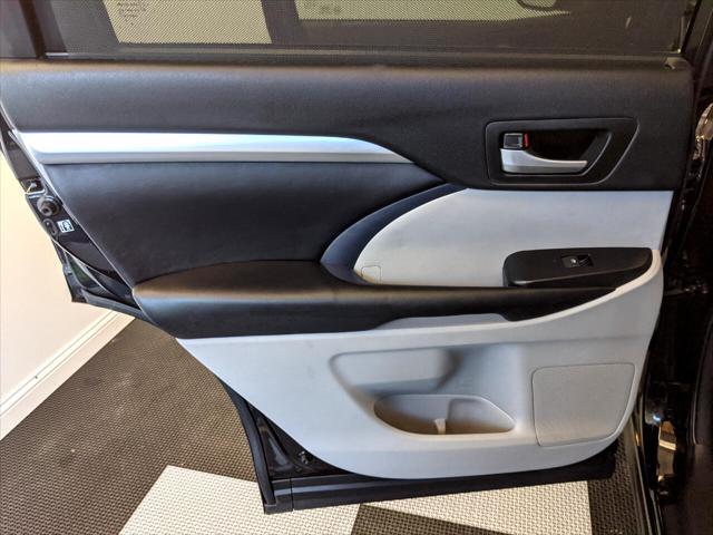 used 2017 Toyota Highlander car