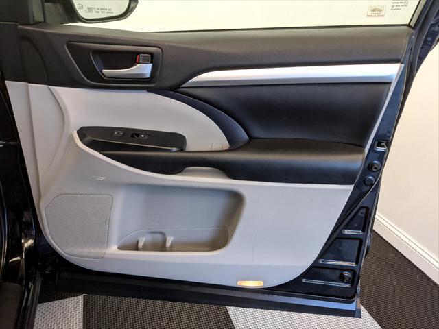 used 2017 Toyota Highlander car