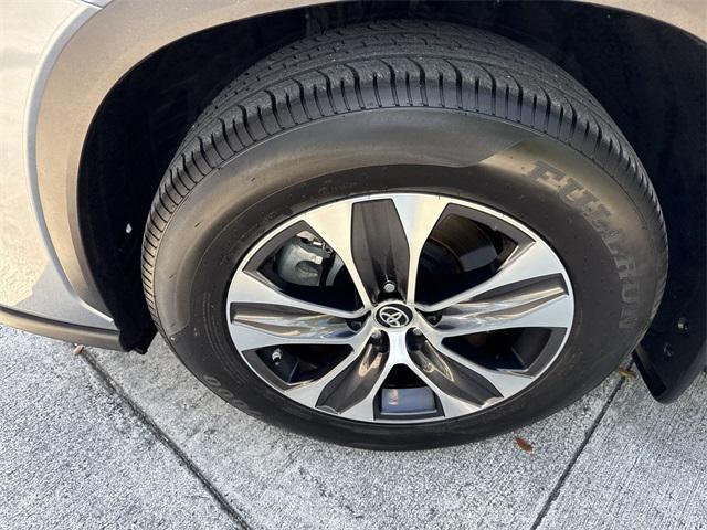 used 2022 Toyota Highlander car, priced at $27,798