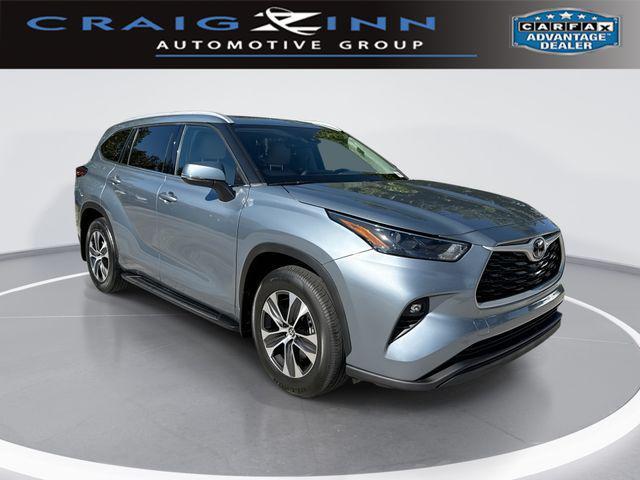 used 2022 Toyota Highlander car, priced at $27,498