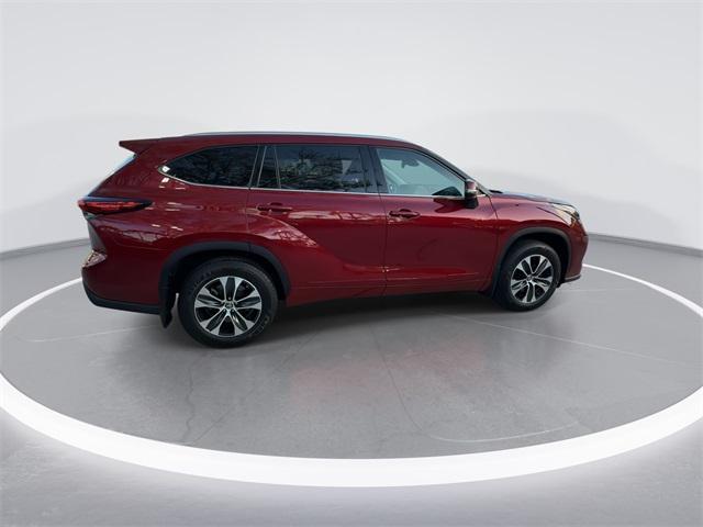 used 2021 Toyota Highlander car, priced at $27,898