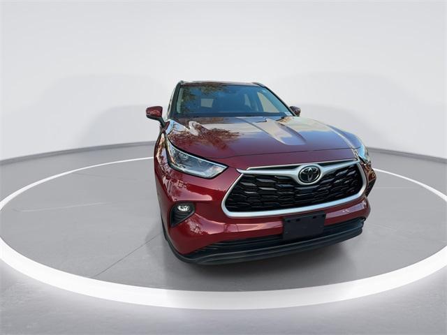 used 2021 Toyota Highlander car, priced at $27,898
