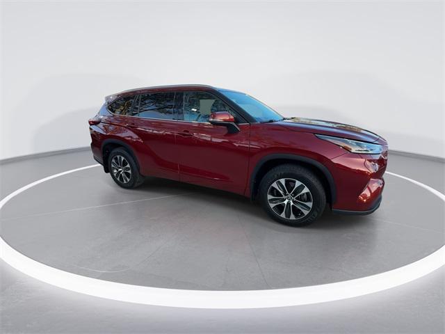 used 2021 Toyota Highlander car, priced at $27,898