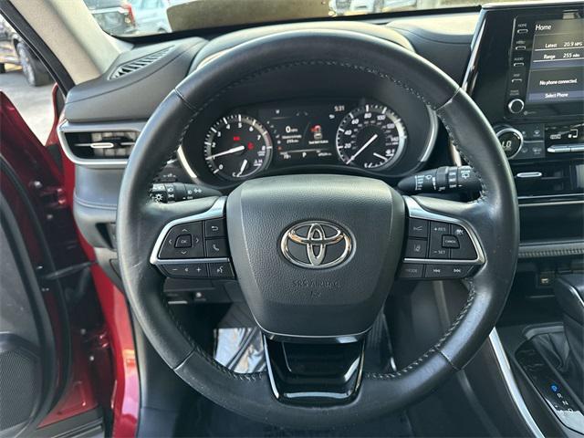 used 2021 Toyota Highlander car, priced at $27,898