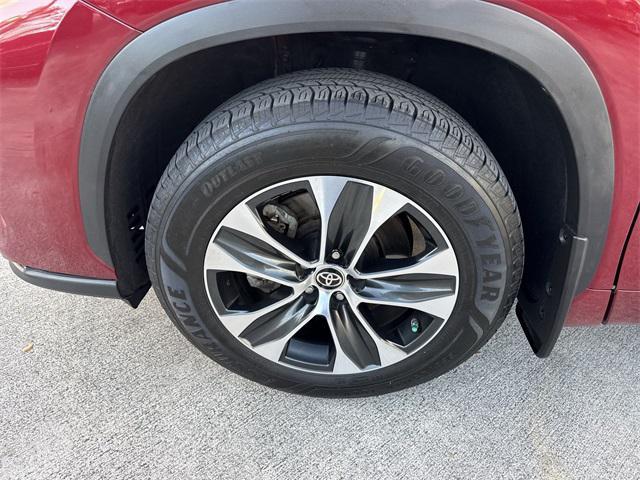 used 2021 Toyota Highlander car, priced at $27,898