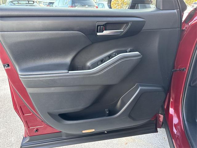 used 2021 Toyota Highlander car, priced at $27,898