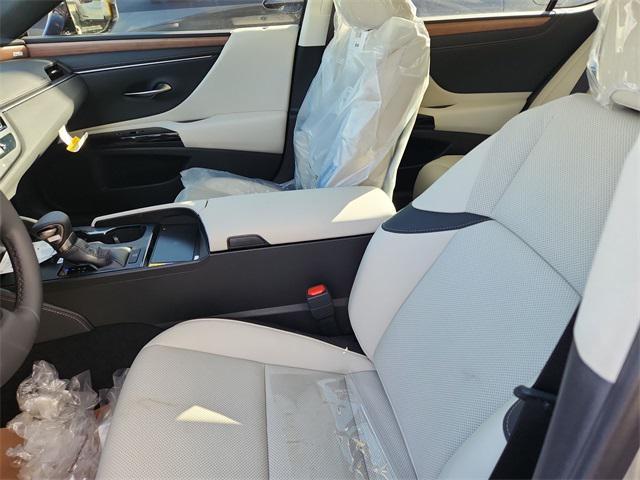new 2025 Lexus ES 350 car, priced at $47,854