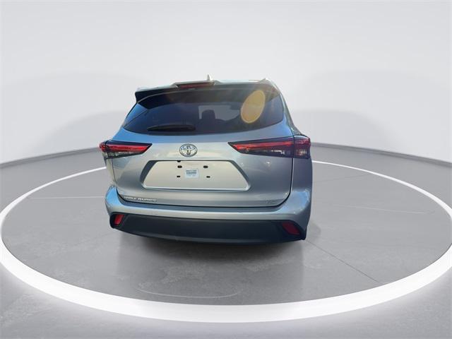 used 2022 Toyota Highlander car, priced at $27,798