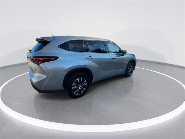 used 2022 Toyota Highlander car, priced at $27,798