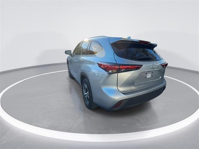 used 2022 Toyota Highlander car, priced at $27,798