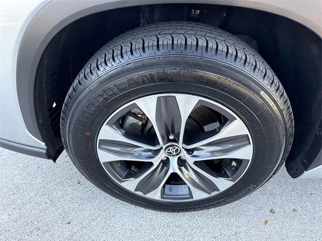 used 2022 Toyota Highlander car, priced at $27,798