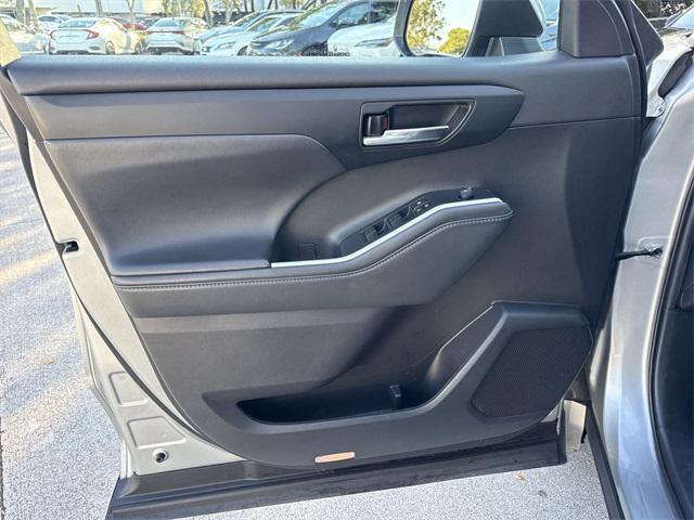 used 2022 Toyota Highlander car, priced at $27,798