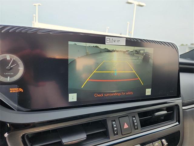 new 2025 Lexus ES 300h car, priced at $50,914