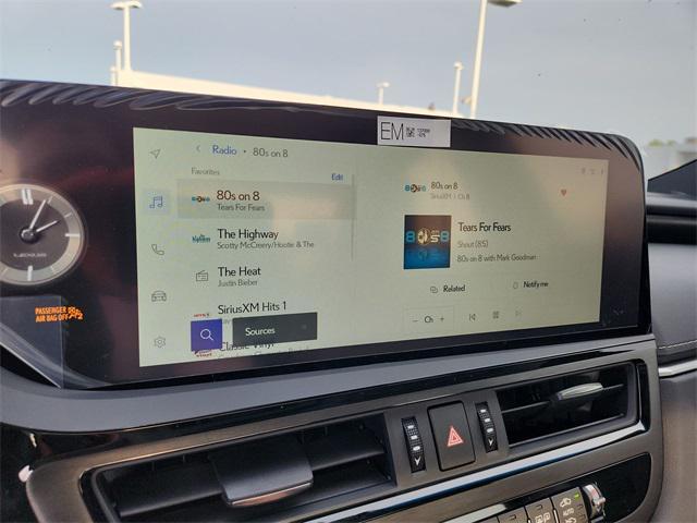 new 2025 Lexus ES 300h car, priced at $50,914