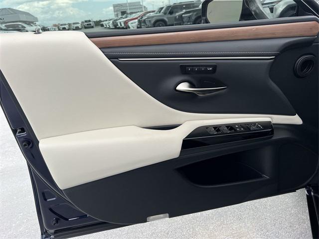 new 2025 Lexus ES 350 car, priced at $52,514
