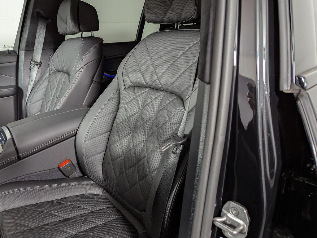 new 2026 BMW X7 car, priced at $105,150