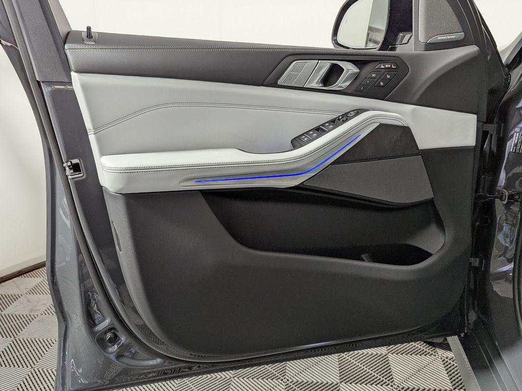 new 2027 BMW X7 car, priced at $108,200