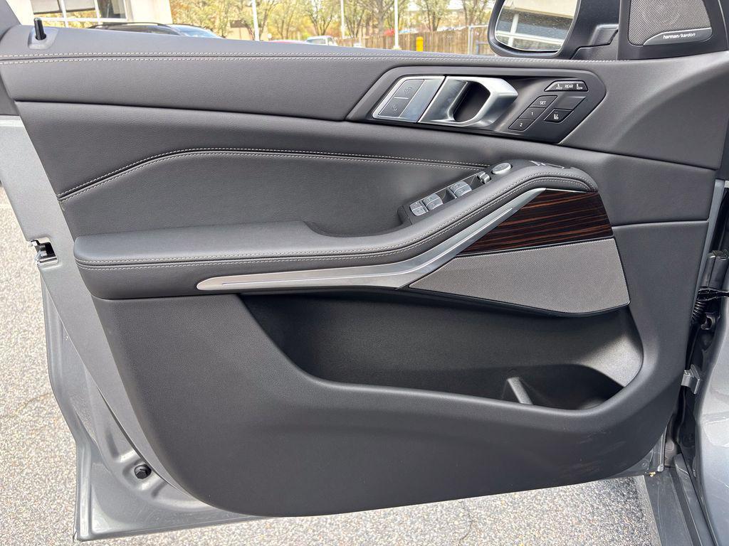 new 2026 BMW X7 car, priced at $94,800