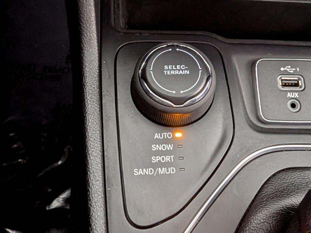 used 2020 Jeep Cherokee car, priced at $16,995