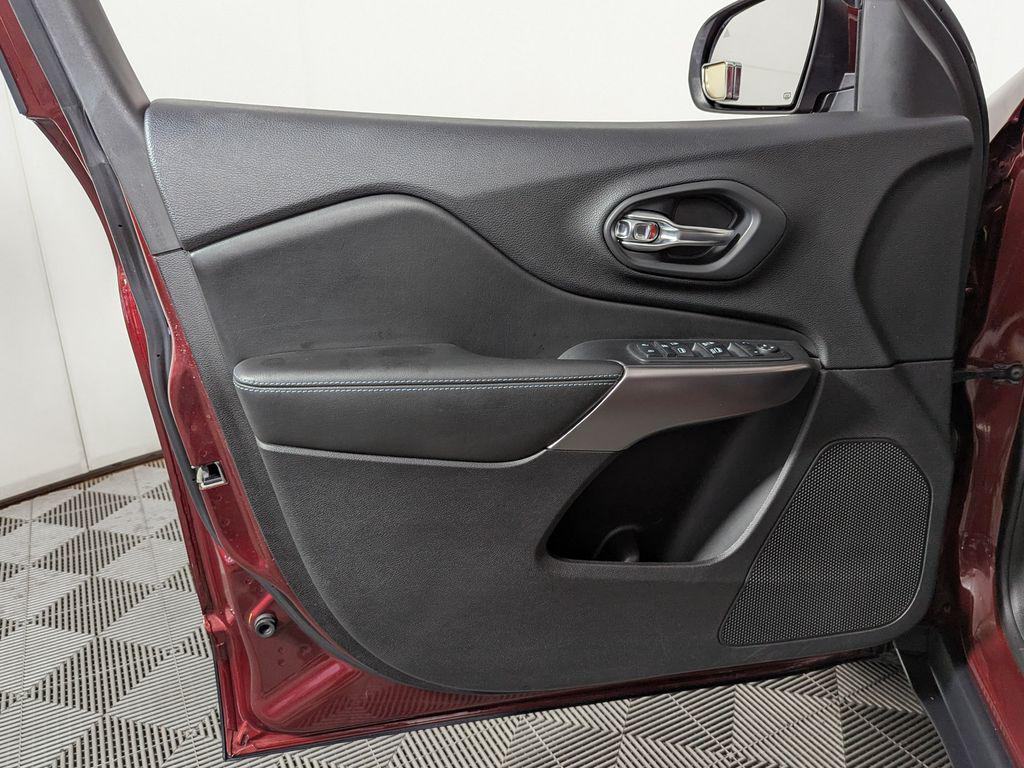 used 2020 Jeep Cherokee car, priced at $16,995