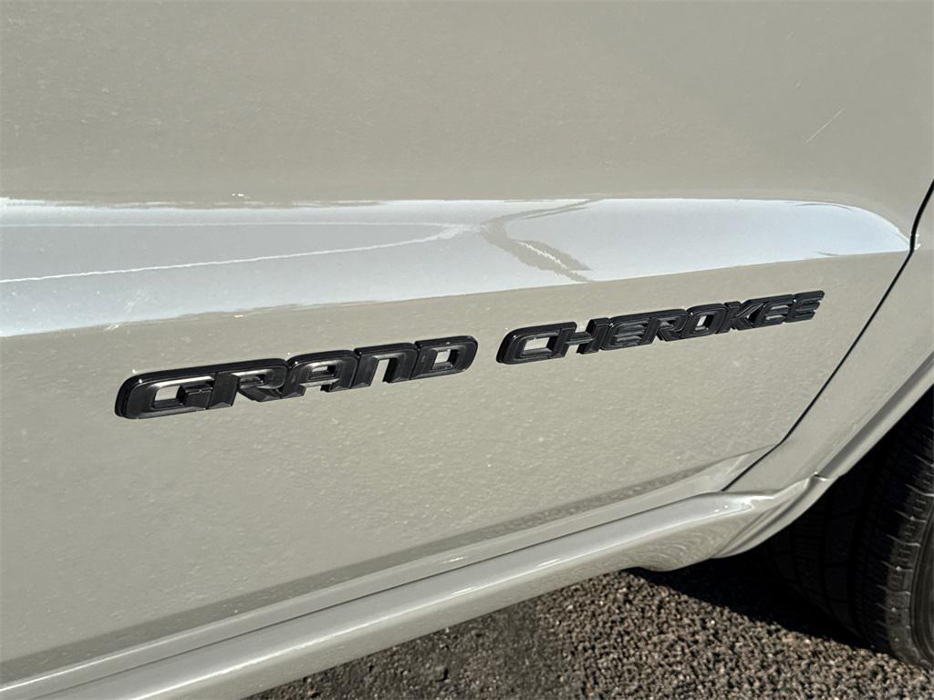 used 2021 Jeep Grand Cherokee car, priced at $22,647