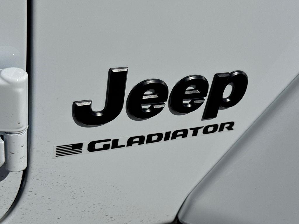 new 2026 Jeep Gladiator car, priced at $43,947