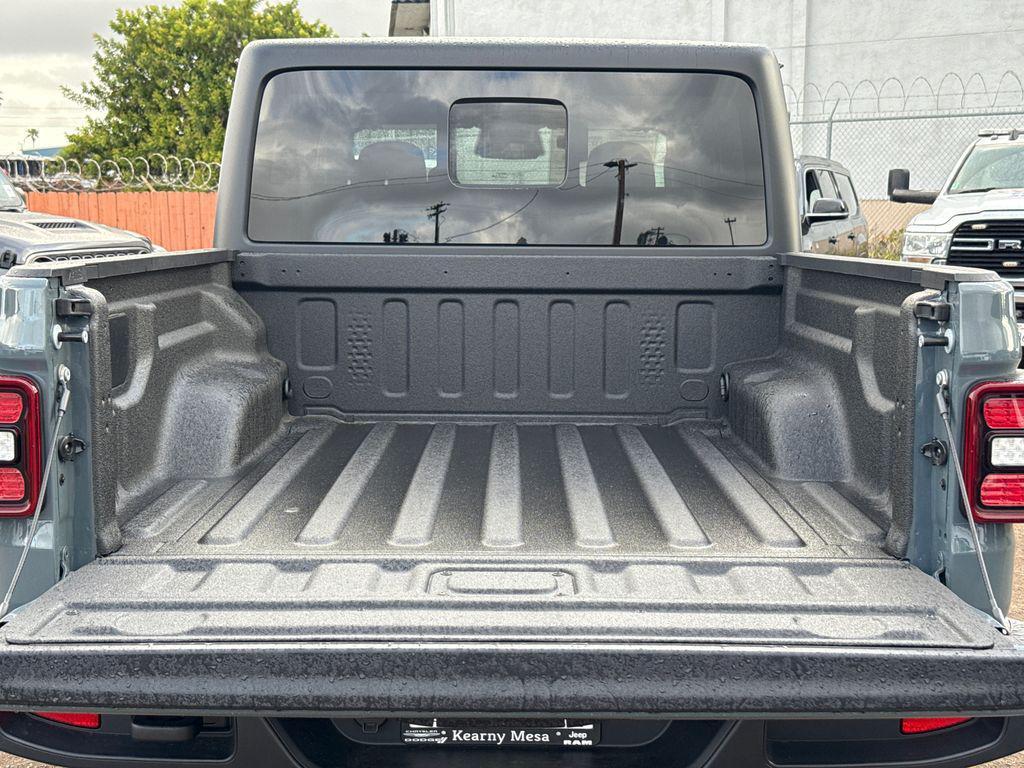new 2026 Jeep Gladiator car, priced at $45,926