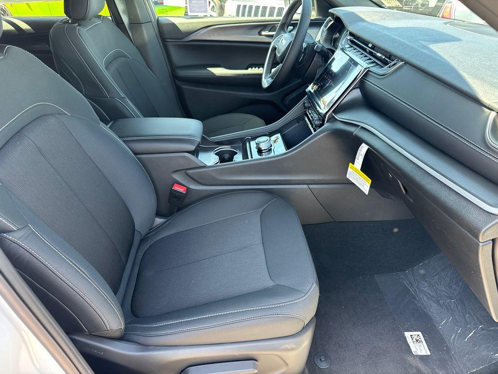 new 2026 Jeep Grand Cherokee car, priced at $34,926