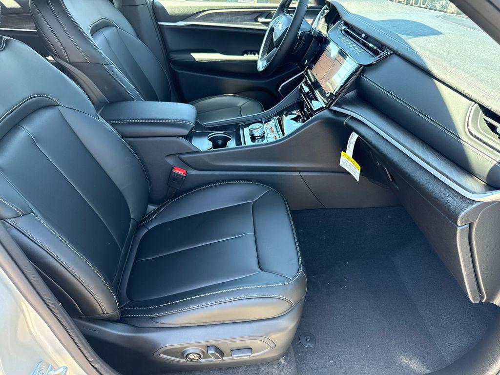 new 2026 Jeep Grand Cherokee car, priced at $45,926
