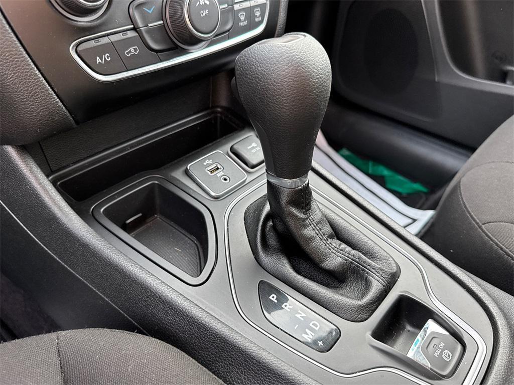 used 2019 Jeep Cherokee car, priced at $13,777