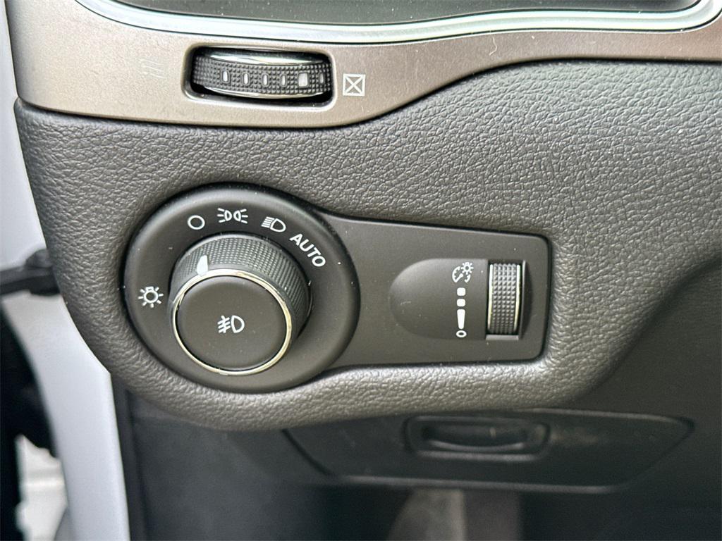 used 2019 Jeep Cherokee car, priced at $13,777