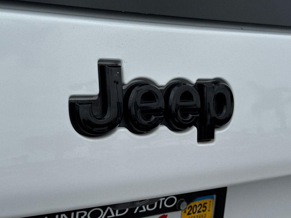 used 2020 Jeep Cherokee car, priced at $11,625