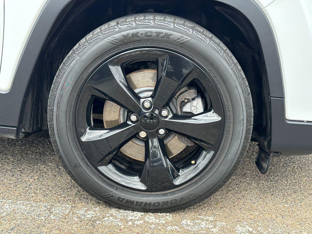 used 2020 Jeep Cherokee car, priced at $11,625