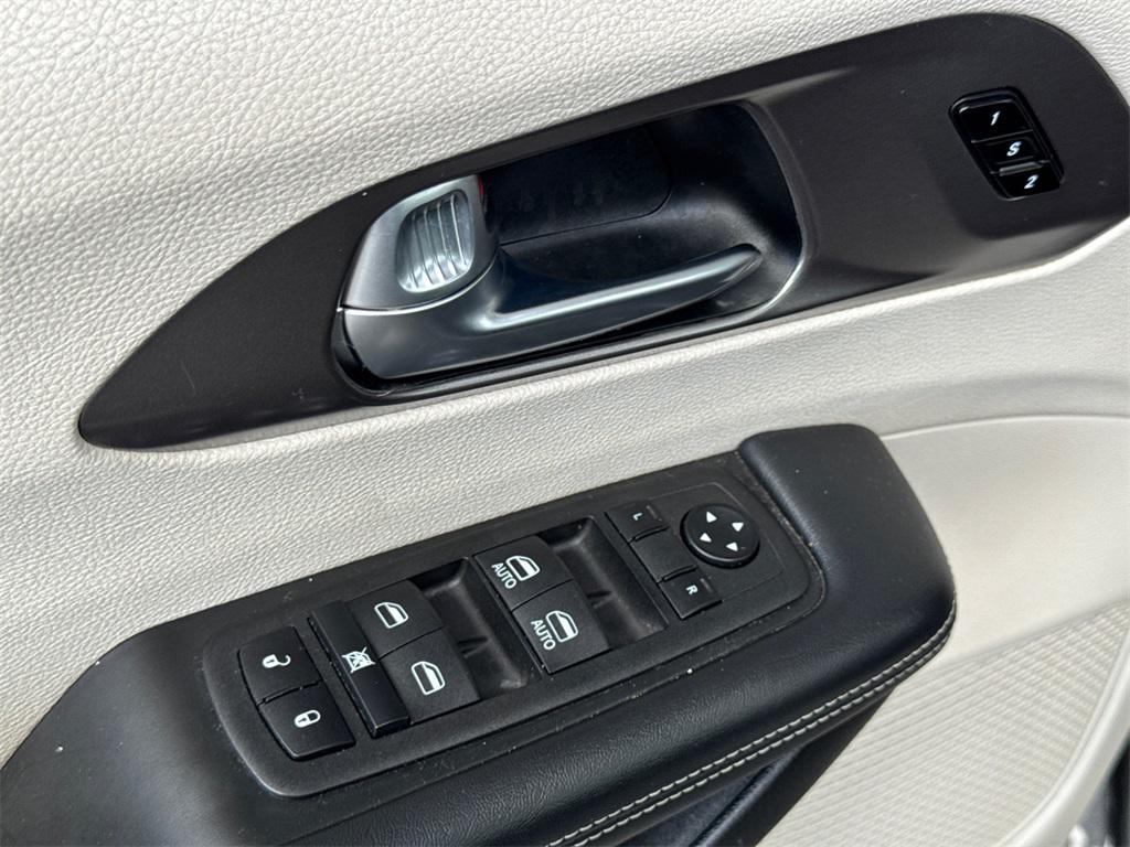 used 2023 Chrysler Pacifica car, priced at $23,777