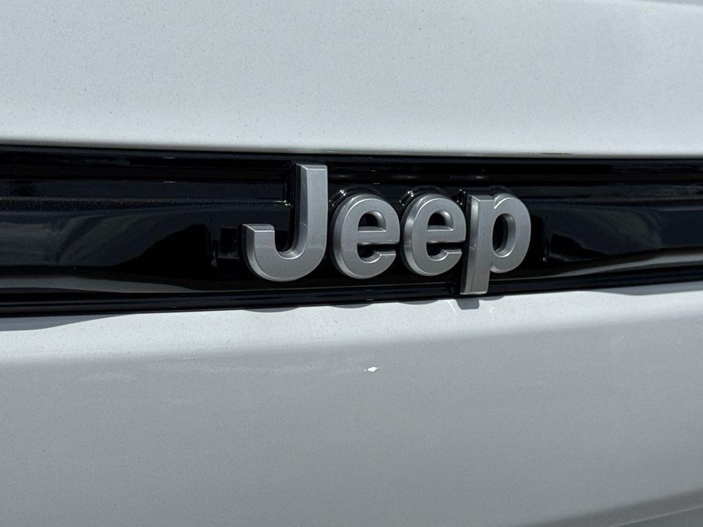 new 2026 Jeep Grand Cherokee car, priced at $40,426