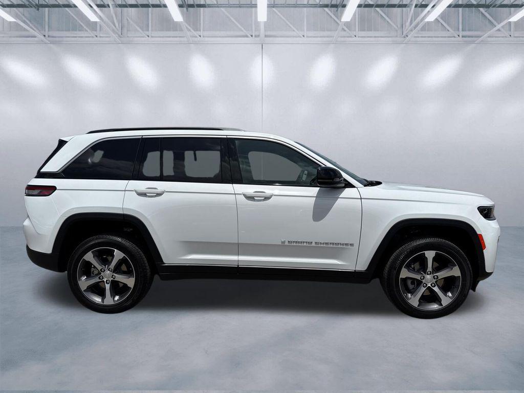new 2026 Jeep Grand Cherokee car, priced at $40,426