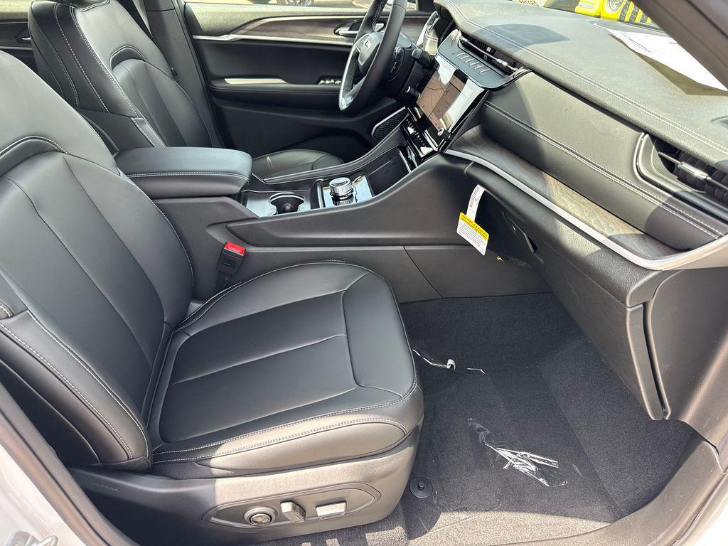 new 2026 Jeep Grand Cherokee car, priced at $40,426