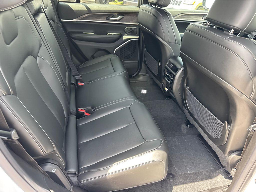 new 2026 Jeep Grand Cherokee car, priced at $40,426
