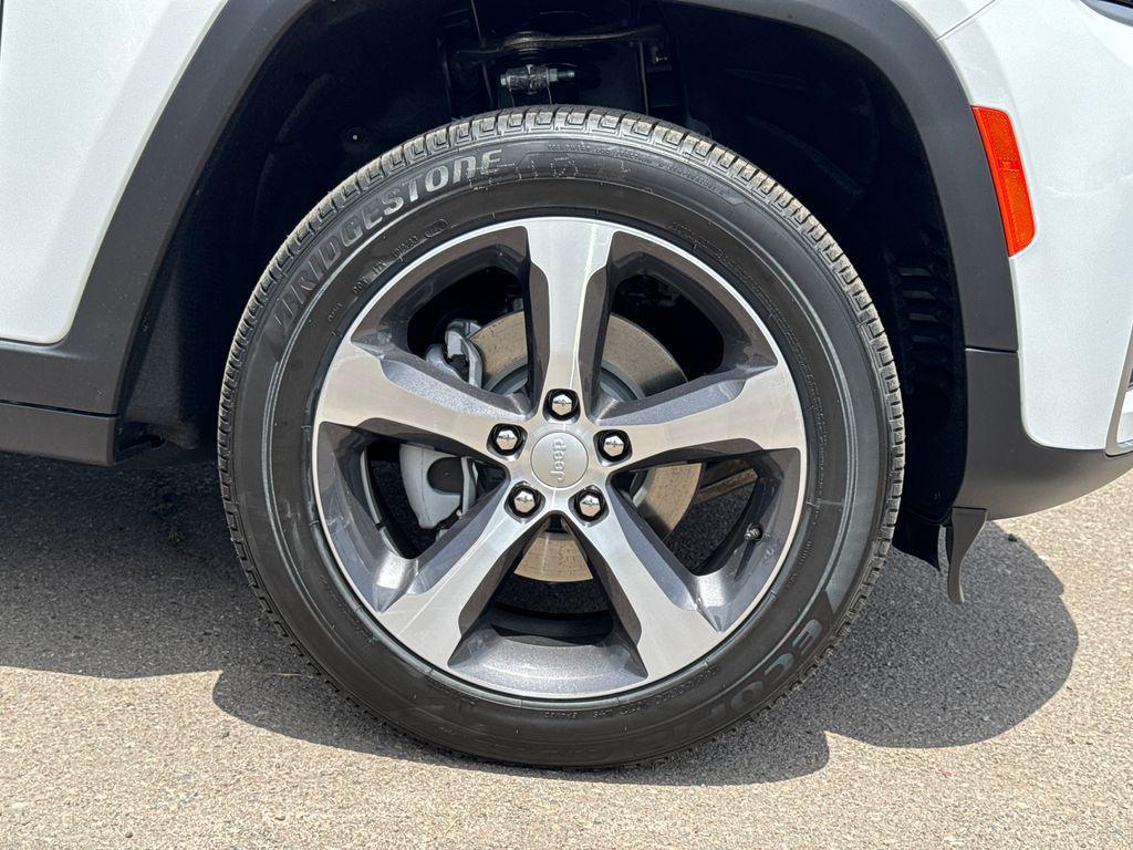 new 2026 Jeep Grand Cherokee car, priced at $40,426