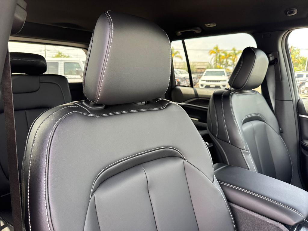new 2026 Jeep Grand Cherokee car, priced at $40,426