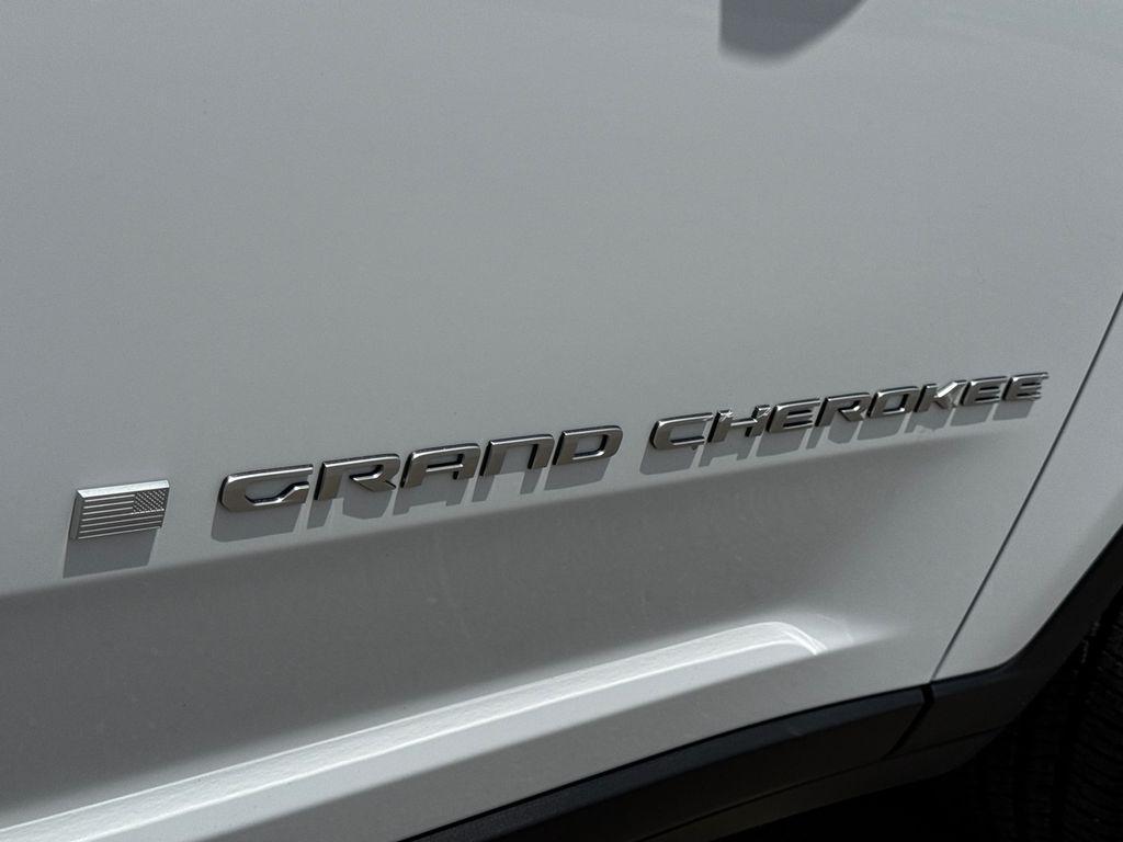 new 2026 Jeep Grand Cherokee car, priced at $40,426