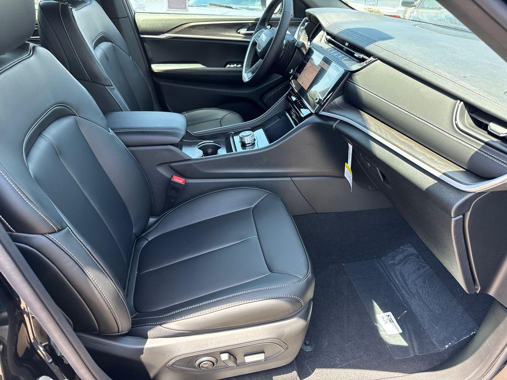 new 2026 Jeep Grand Cherokee car, priced at $40,926