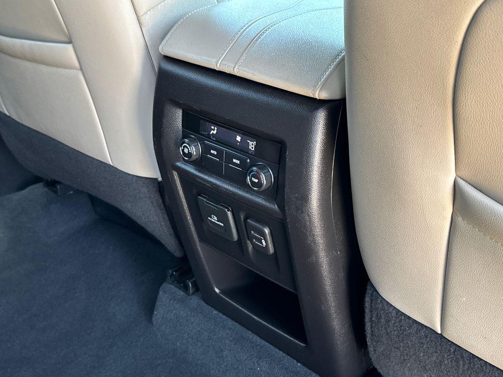 used 2022 Chevrolet Traverse car, priced at $15,888
