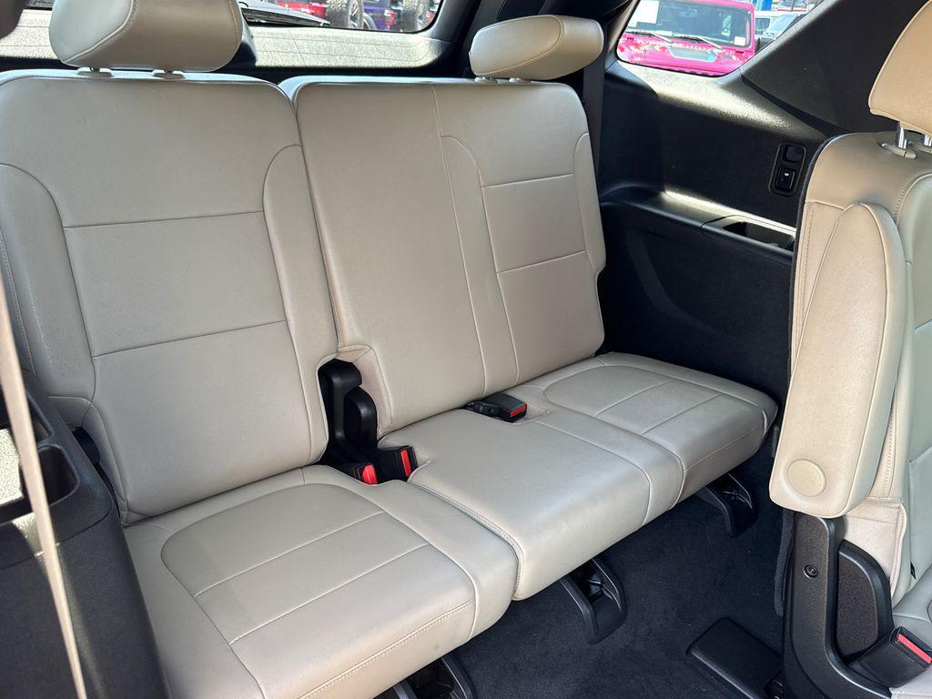 used 2022 Chevrolet Traverse car, priced at $15,888